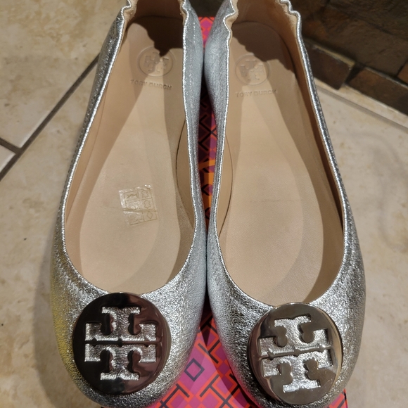 New Tory Burch Metallic shoes - Picture 3 of 4